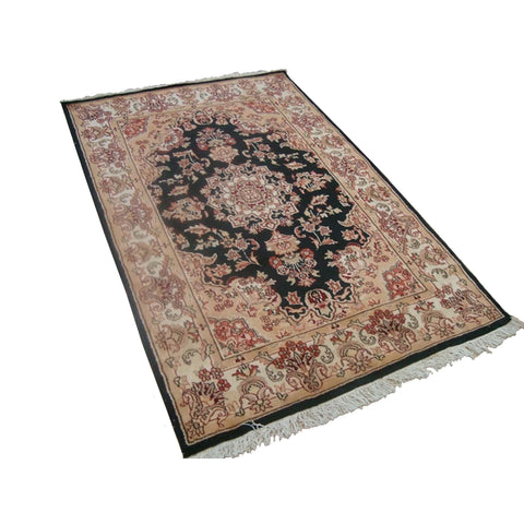 Wow Exclusive Exotic Black Amazed Rectangle Area Rug Hand Knotted Wool Silk Carpet (6 X 4)'
