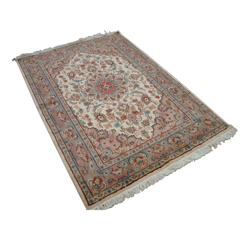Wow Amazing Ivory Medallion Flower Rectangle Area Rug Hand Knotted Wool Silk Carpet (6 x 4)'