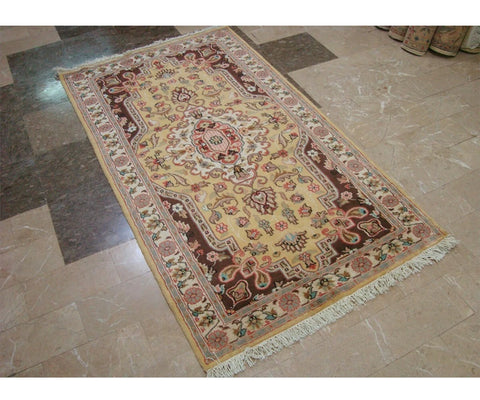 Exclusive Rectangle Area Rug Medallion Flowers Hand Knotted Wool Silk Carpet (5.7 x 3.1)'