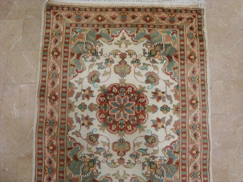 AHMEDANI Gorgeous Ivory Floral Medallion Wool Silk Hand Knotted Soft Hall Way Runner Rug (10.1 X 2.6)'