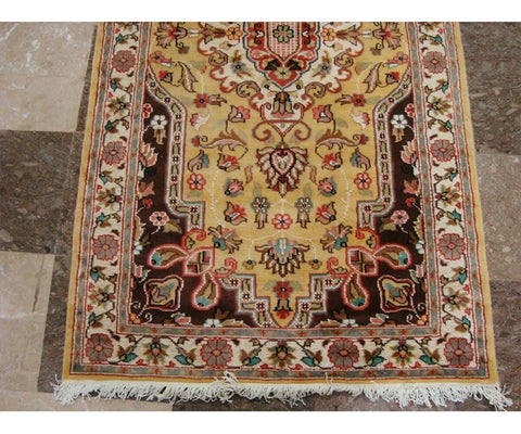 Exclusive Rectangle Area Rug Medallion Flowers Hand Knotted Wool Silk Carpet (5.7 x 3.1)'