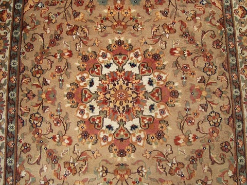 AHMEDANI Floral Ivory Touch Medallion Gorgeous Designed Rectangle Area Rugs Hand Knotted Wool Silk Carpet (6 X 4)'