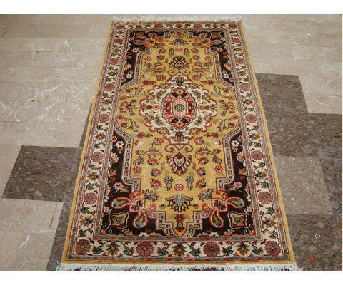 Exclusive Rectangle Area Rug Medallion Flowers Hand Knotted Wool Silk Carpet (5.7 x 3.1)'