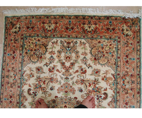 Awesome Ivory Medallion Flowers Rectangle Area Rug Hand Knotted Wool Silk Carpet (6 x 4)'