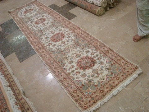 AHMEDANI Gorgeous Ivory Floral Medallion Wool Silk Hand Knotted Soft Hall Way Runner Rug (10.1 X 2.6)'