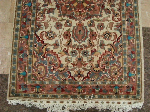 AHMEDANI Exclusive Medallion Flowers Area Rug Wool Silk Hand Knotted Carpet (4 x 2.6)'