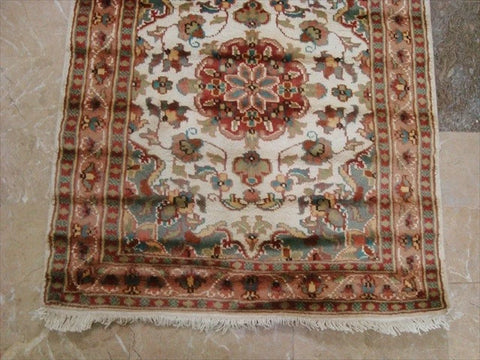 AHMEDANI Gorgeous Ivory Floral Medallion Wool Silk Hand Knotted Soft Hall Way Runner Rug (10.1 X 2.6)'