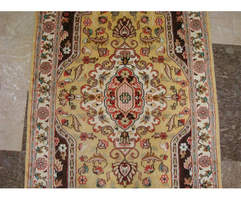 Exclusive Rectangle Area Rug Medallion Flowers Hand Knotted Wool Silk Carpet (5.7 x 3.1)'