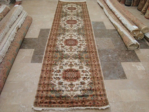 AHMEDANI Gorgeous Ivory Floral Medallion Wool Silk Hand Knotted Soft Hall Way Runner Rug (10.1 X 2.6)'