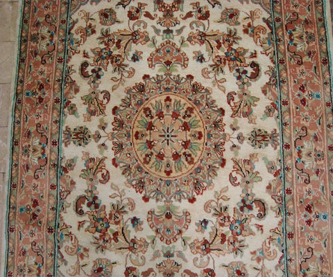 Awesome Ivory Medallion Flowers Rectangle Area Rug Hand Knotted Wool Silk Carpet (6 x 4)'