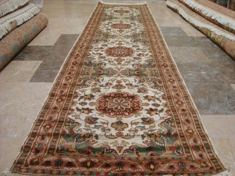 AHMEDANI Gorgeous Ivory Floral Medallion Wool Silk Hand Knotted Soft Hall Way Runner Rug (10.1 X 2.6)'