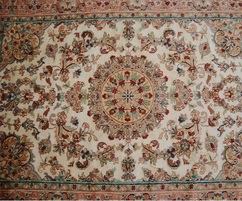 Awesome Ivory Medallion Flowers Rectangle Area Rug Hand Knotted Wool Silk Carpet (6 x 4)'