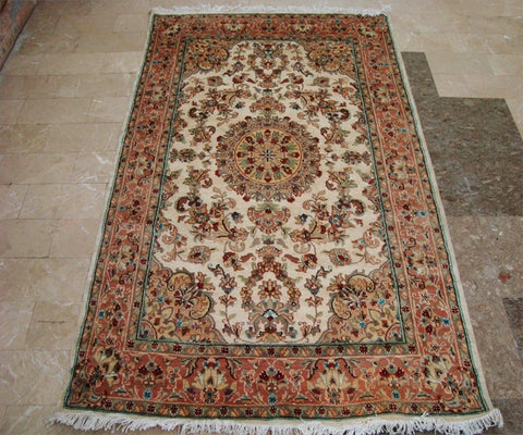 Awesome Ivory Medallion Flowers Rectangle Area Rug Hand Knotted Wool Silk Carpet (6 x 4)'