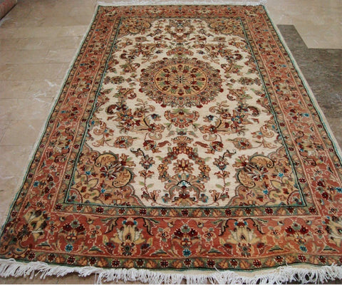 Awesome Ivory Medallion Flowers Rectangle Area Rug Hand Knotted Wool Silk Carpet (6 x 4)'