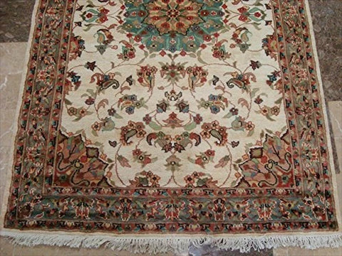 Chiraag Bunch Ivory Medallion Floral Rectangle Area Rug Hand Knotted Wool Silk Carpet (6 x 4)'