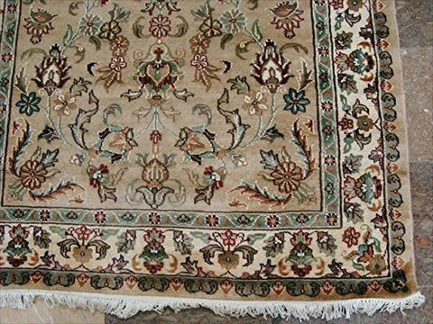 Exclusive Ivory Medallion Flowers Lovely Area Rug Hand Knotted Wool Silk Carpet (6 X 4)'