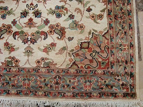 Chiraag Bunch Ivory Medallion Floral Rectangle Area Rug Hand Knotted Wool Silk Carpet (6 x 4)'
