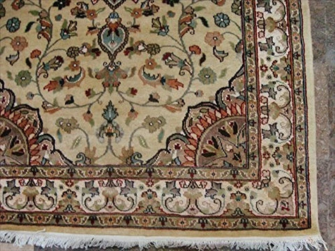 Awesome Ivory Medallion Flowers Lovely Area Rug Hand Knotted Wool Silk Carpet (6 x 4)'