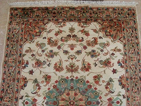 Chiraag Bunch Ivory Medallion Floral Rectangle Area Rug Hand Knotted Wool Silk Carpet (6 x 4)'