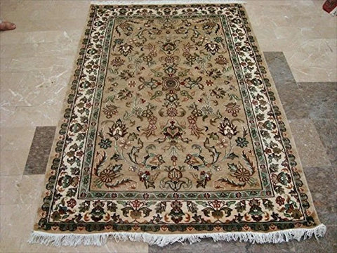 Exclusive Ivory Medallion Flowers Lovely Area Rug Hand Knotted Wool Silk Carpet (6 X 4)'