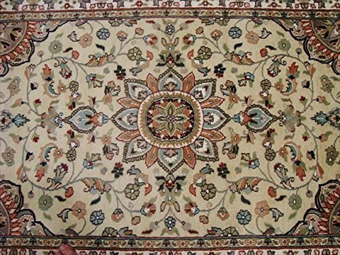Awesome Ivory Medallion Flowers Lovely Area Rug Hand Knotted Wool Silk Carpet (6 x 4)'