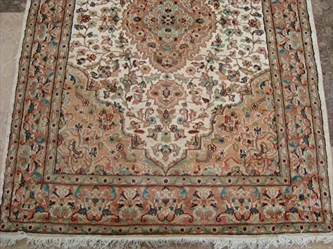 Gultarash Ivory Medallion Touch Flowers Rare Hand Knotted Area Rug Wool Silk Carpet (6 x 4)'