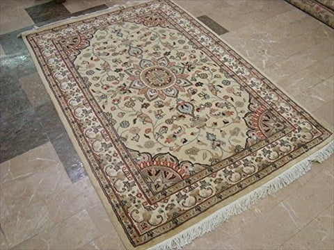 Awesome Ivory Medallion Flowers Lovely Area Rug Hand Knotted Wool Silk Carpet (6 x 4)'