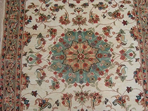 Chiraag Bunch Ivory Medallion Floral Rectangle Area Rug Hand Knotted Wool Silk Carpet (6 x 4)'