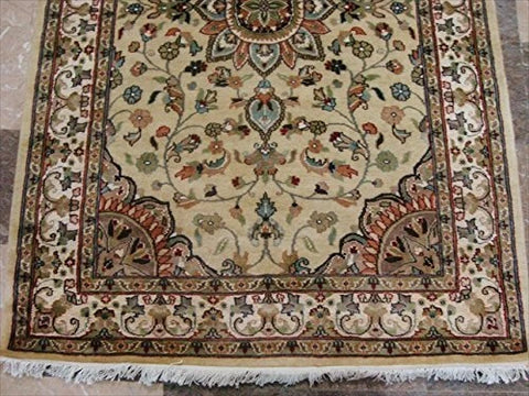 Awesome Ivory Medallion Flowers Lovely Area Rug Hand Knotted Wool Silk Carpet (6 x 4)'