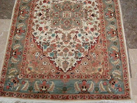 Ivory Medallion Flowers Exclusive Hand Knotted Home Decor Area Rug Wool Silk Carpet (6 x 4)'