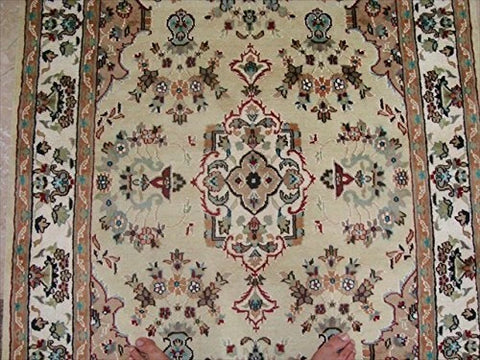 Exclusive Cream Ivory Touch Flower Lovely Area Rug Hand Knotted Wool Silk Carpet (6 X 4)'