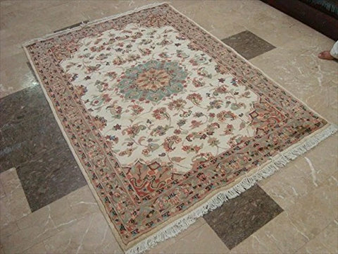 Chiraag Bunch Ivory Medallion Floral Rectangle Area Rug Hand Knotted Wool Silk Carpet (6 x 4)'