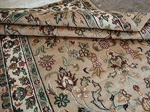 Exclusive Ivory Medallion Flowers Lovely Area Rug Hand Knotted Wool Silk Carpet (6 X 4)'