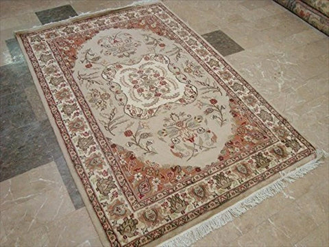Awesome Ivory Medallion Flowers Rectangle Area Rug Hand Knotted Wool Silk Carpet (6 x 4)'