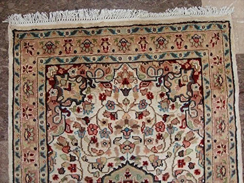 Love Ivory Medallion Flowers Area Rug Wool Silk Hand Knotted Carpet (5 x 3)'
