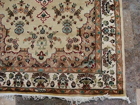 Exclusive Cream Ivory Touch Flower Lovely Area Rug Hand Knotted Wool Silk Carpet (6 X 4)'