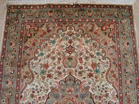 Awesome Gultarash Medallion Rectangle Area Rugs Wool Silk Hand Knotted Carpet (6 x 4)'