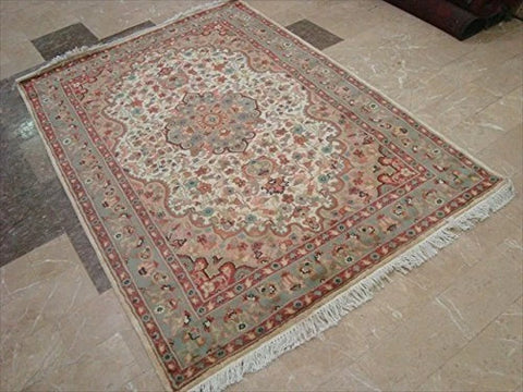 Awesome Gultarash Medallion Rectangle Area Rugs Wool Silk Hand Knotted Carpet (6 x 4)'