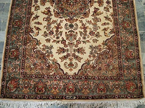 Exclusive Amazed Sarafian Floral Rectangle Area Rug Hand Knotted Wool Silk Carpet (6 X 4)'