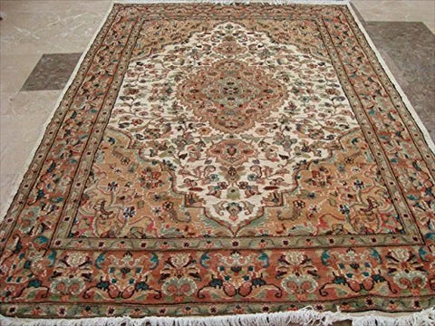 Gultarash Ivory Medallion Touch Flowers Rare Hand Knotted Area Rug Wool Silk Carpet (6 x 4)'