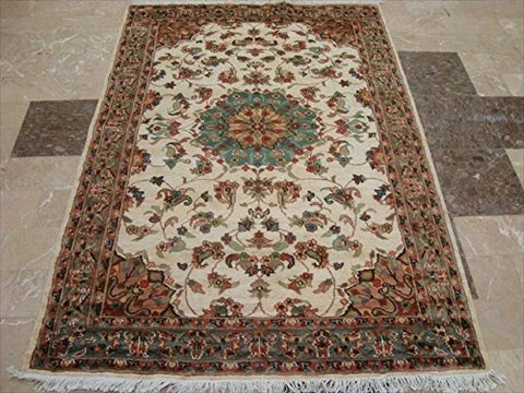 Chiraag Bunch Ivory Medallion Floral Rectangle Area Rug Hand Knotted Wool Silk Carpet (6 x 4)'