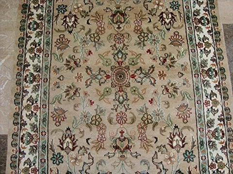 Exclusive Ivory Medallion Flowers Lovely Area Rug Hand Knotted Wool Silk Carpet (6 X 4)'