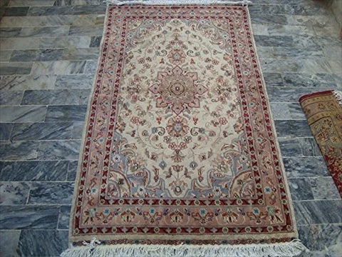 AHMEDANI Rectangle Area Rug Ivory Medallion Floral Hand Knotted Wool Silk Carpet (5 x 3)'