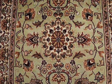 Light Green Ivory Touch Fine Area Rug Hand Knotted Silk Wool Carpet (6 x 4)'