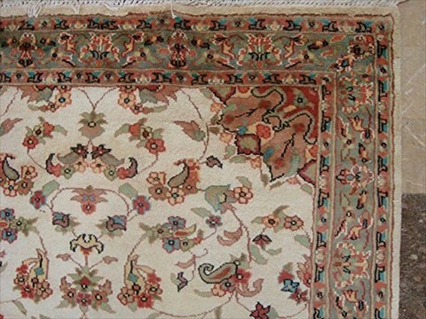 Chiraag Bunch Ivory Medallion Floral Rectangle Area Rug Hand Knotted Wool Silk Carpet (6 x 4)'