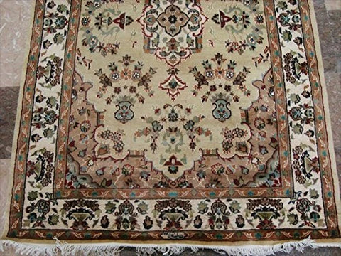 Exclusive Cream Ivory Touch Flower Lovely Area Rug Hand Knotted Wool Silk Carpet (6 X 4)'