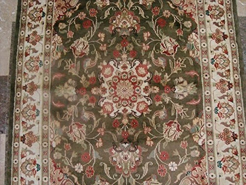 Exclusive Medallion Floral Green Hand Knotted Rectangle Area Rug (4 x 6)'