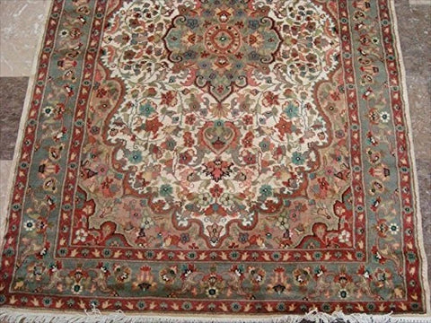 Awesome Gultarash Medallion Rectangle Area Rugs Wool Silk Hand Knotted Carpet (6 x 4)'