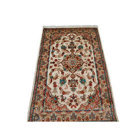 Sarafia Medallion Flowers Oriental Rectangle Area Rug Hand Knotted Wool Silk Carpet (5 x 3)'
