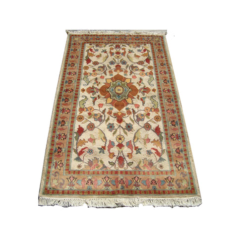 Wow Medallion Flowers Rectangle Rug Hand Knotted Wool Silk Carpet (5 x 3)'